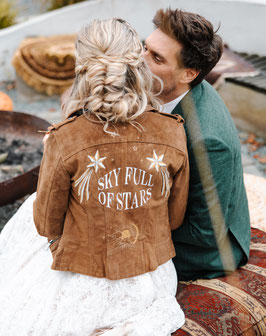 Suède jasje in cognac bruin voor stoere boho bruid