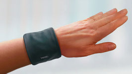 kleine Armbandtasche 6.5 im schwarzen Leder-Look