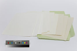 10 Bogen handgeschöpftes Papier aus Baumwolle, Hanf, Flachs und Hadern, DIN A3, hell getönt, in einer Mappe