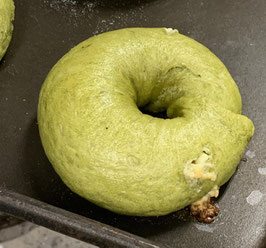 M　抹茶ホワイトチョコベーグル