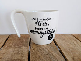 Handbemalte Tasse „Ich bin nicht stur, sondern meinungsstabil“ – diskutier ruhig. Ändert nix.