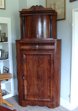 Biedermeier Eckschrank