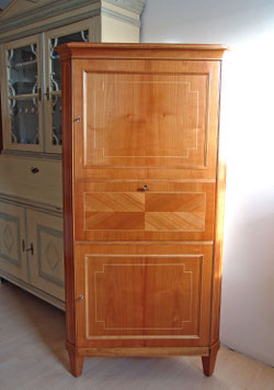 Kirschbaum Eckschrank