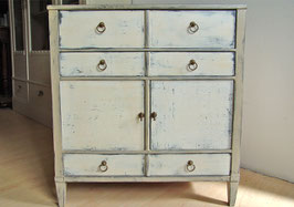 Kommode im angesagten Shabby Chic