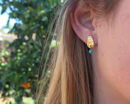 Boucles d'oreilles martelé plaqué or avec turquoises naturelles