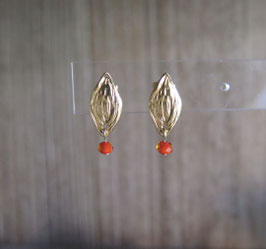 Boucles d'oreilles avec perle orange, doré à l'or fin 24 carats