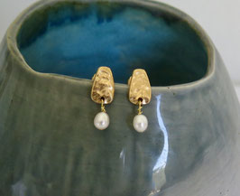 Boucles d'oreilles martelé plaqué or avec perles de rivière