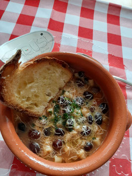 Minestra di fagioli (vegetarische italienische Bohnensuppe)