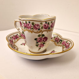 Tazza con piattino decorati a mano in porcellana di Dresda
