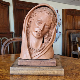 Mezzobusto di donna in ceramica