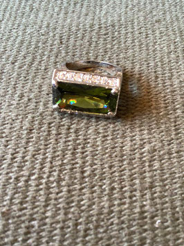 Bague argentée avec pierre vert sapin – diamètre 15 mm