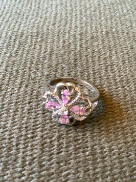 Bague argentée fleur avec pierres violettes – diamètre 16 mm