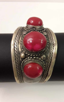 Bracelet ouvert réglable en métal argenté – perles rouges