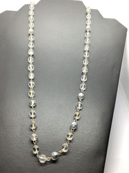 Collier vintage sur chaîne argentée – perles en verre facetté