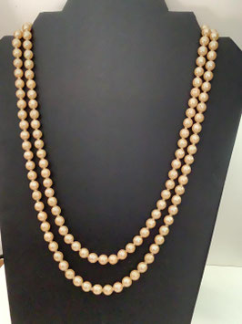 Très grand collier de perles nacrées – 123 cm