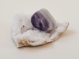AMETHYST *wijsheid* op BERGKRISTAL *energie* kristalgroep