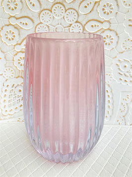 elegante Glasvase, gerillt