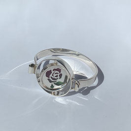 Zilveren armband met muntvorm robijn & ajour gezaagde roos