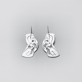 RAINBOW KISSES zilveren oorbellen met ajour gezaagd art deco-figuur