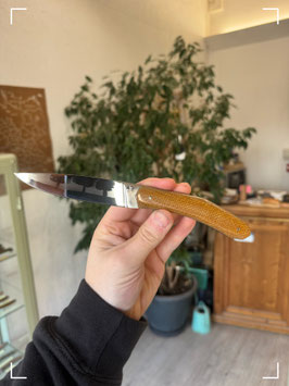 Couteau de table avec manche en fibre de lin compressé