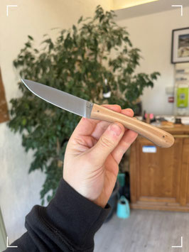 Couteau de table avec manche en pommier, pavé d'auge
