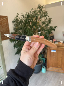 Couteau de table avec manche en pommier