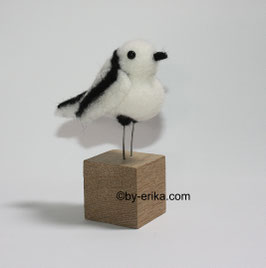 Piou blanc , sculpture en laine feutrée
