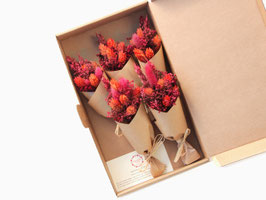 Škatlica s suhim cvetjem - mini šopki v oranžno-bordo tonih