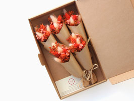 Škatlica s suhim cvetjem - mini šopki v oranžnih tonih