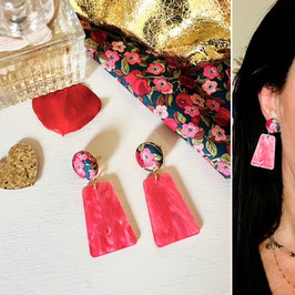 Boucles d'oreilles "Léna" - Liberty Nectar et un pendant rose avec des reflets en résine- oreilles percées