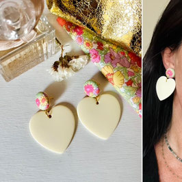 Boucles d'oreilles "Alice" - tissu Liberty of London Meadow Song et un grand coeur ivoire en résine - oreilles percées