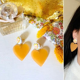 Boucles d'oreilles "Ambre" - Liberty Félicité et un pendant coeur couleur pêche - oreilles percées