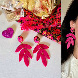 Boucles d'oreilles "Elisa" - Liberty Wiltshire, et un pendant rose magenta en résine - oreilles percées