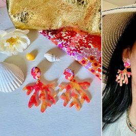 Boucles d'oreilles "Anaïs" - Liberty Margaret Annie et un pendant corail avec des coloris marbrés en résine - oreilles percées
