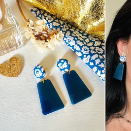 Boucles d'oreilles "Léna" - Liberty Feather Meadow et un pendant bleu canard marbré en résine- oreilles percées