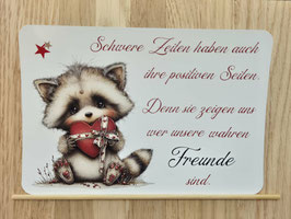 Postkarte „Wahre Freunde“ – Waschbär mit Herz