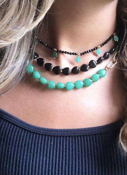 COLLIER COEURS NOIRS OU COEURS VERTS AU CHOIX