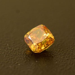 V 0,38 ct, Fancy Intense Orangy Yellow, VS2, Radiant, IGI Certified