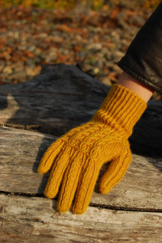 Strickanleitung für Fingerhandschuhe Susanna mit Zopfmuster