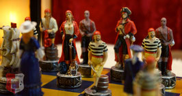 Schachfigurensatz "Piraten der Karibik vs. Royal Navy" ohne Schachbrett