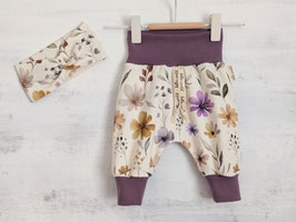 Kuschelhösli aquarell Blumen lila mit Stirnband 50/56