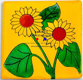 Girasol 4 fondo Moztaza | Azulejo Artesanal Mayólica Endurecido Pintado a Mano Tipo Talavera