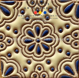RWBA737: Azulejo Talavera  Realzado sobre Balnco Puro  Especial Pintado a Mano.