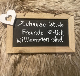 Holzschild mittel "Zuhause ist, wo Freunde herzlich..."
