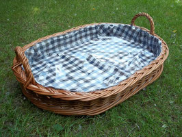 Serviertablett aus Weide mit Futter