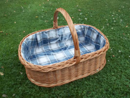 Tablett aus Weide und Holz mit Innenfutter und Bügelgriff