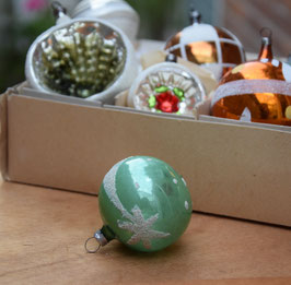 Kerstbal mintgroen, gesuikerde sterren (7891)