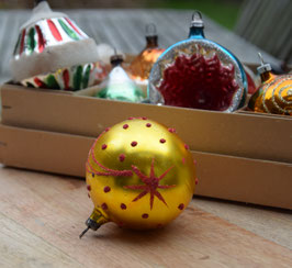 Kerstbal mat goud, gesuikerde ster/dots (8054)