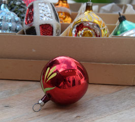 Kerstbal rood, versierd (7647)