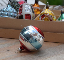 Kerstbal zilver/blauw/rood, strepen (7653)